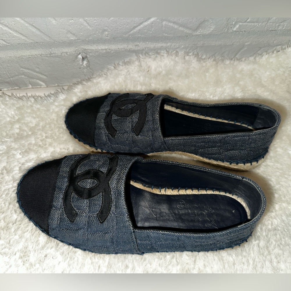 Chanel Denim Blue and Black CC Espadrille Size 37 - Picture 7 of 13